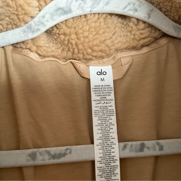 Alo Yoga Sherpa Snow Angel Puffer Camel M - Picture 9 of 15